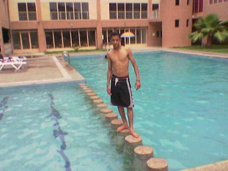 moi au piscine a marakech